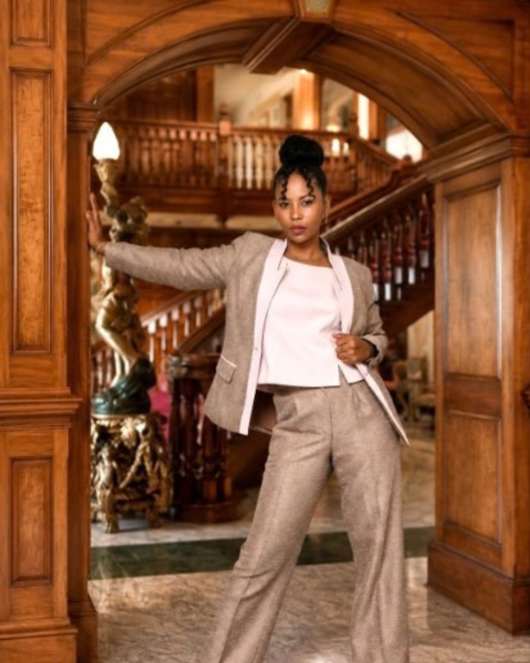Ensemble Veste & Pantalon rose poudré avec Caraco Rose